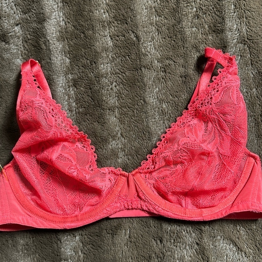 SOMA Sensual Unlined Plunge Coral Sz 34D